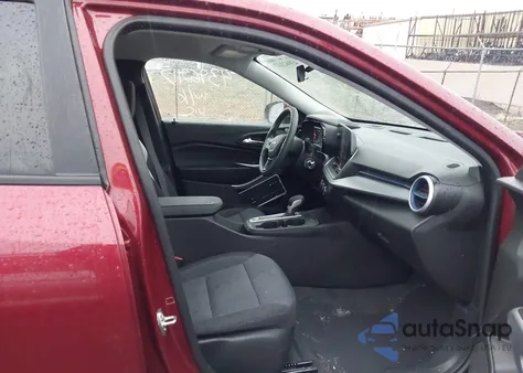 2025 Chevrolet Trax Fwd Ls z USA, uszkodzony, nr VIN KL77LFEP8SC246775